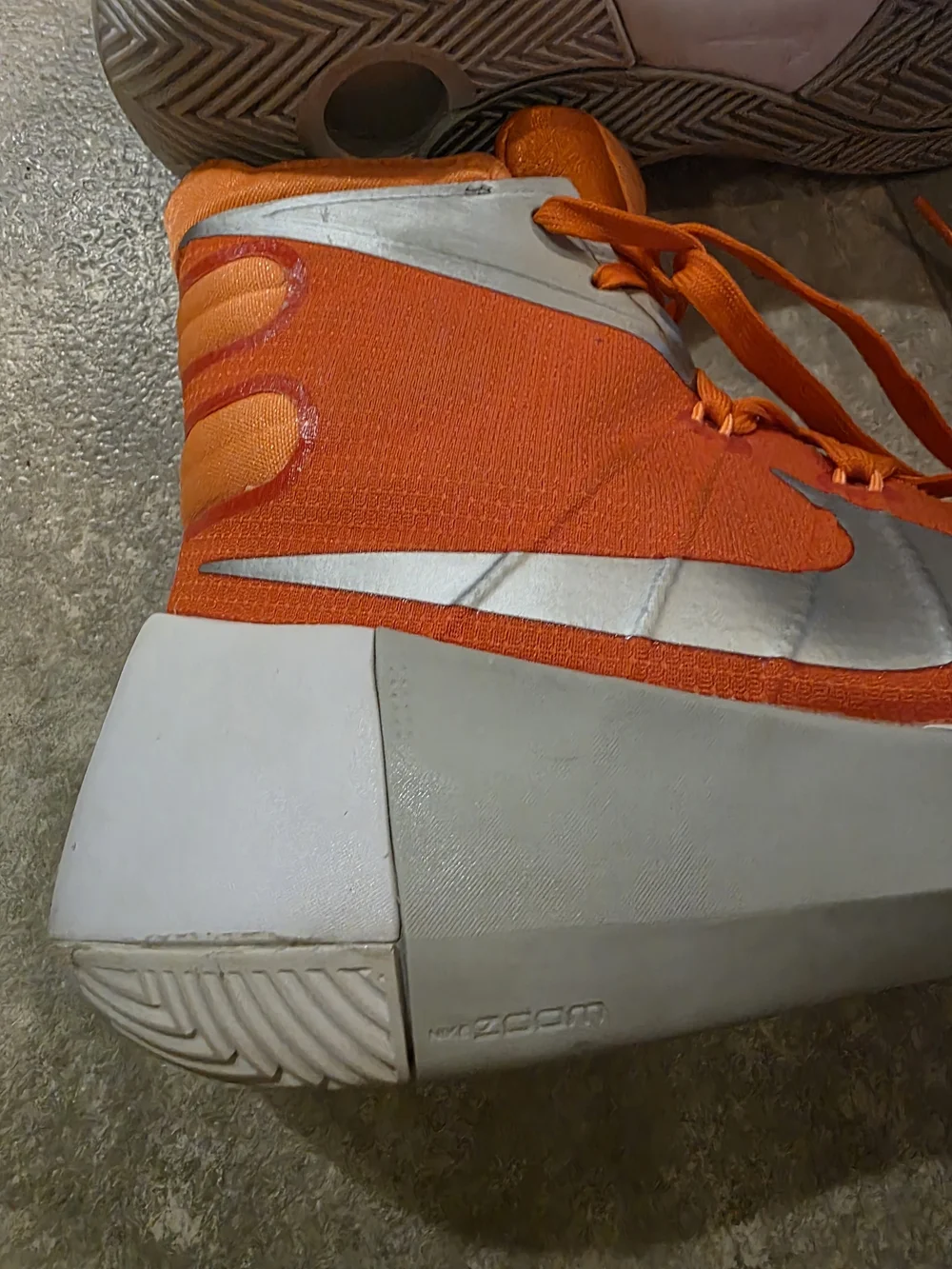 Nike Men’s Zoom 2015 Hyperdunk High Top Sneakers Blaze Orange 10.5